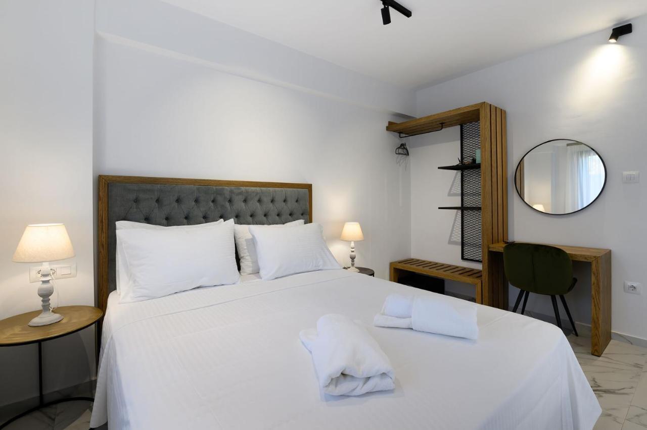 Momento Luxury Apartments Walking Distance From The Beach Nikiana Exterior photo