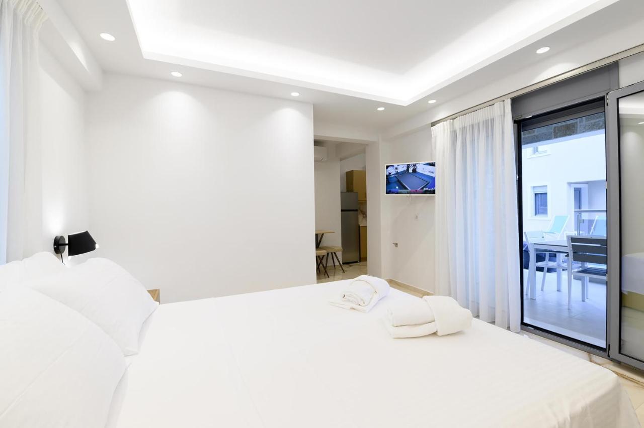Momento Luxury Apartments Walking Distance From The Beach Nikiana Exterior photo