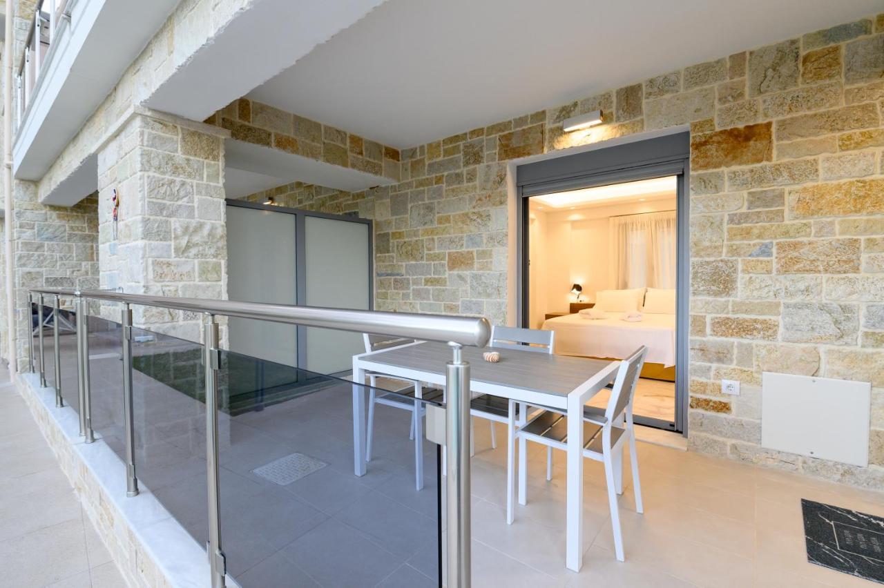 Momento Luxury Apartments Walking Distance From The Beach Nikiana Exterior photo
