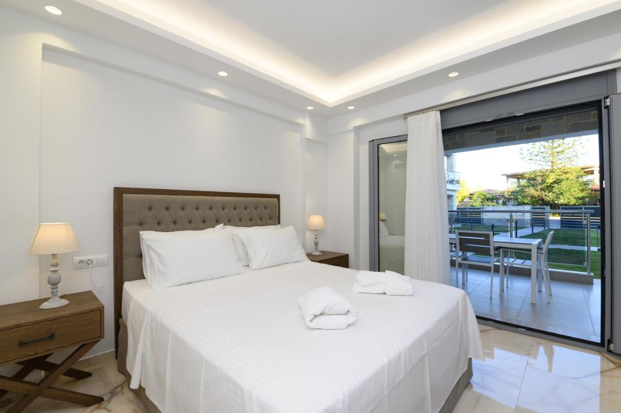 Momento Luxury Apartments Walking Distance From The Beach Nikiana Exterior photo